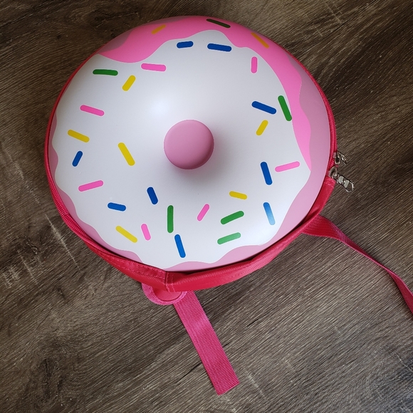 Pink donut shaped backpack for kids - Picture 3 of 4